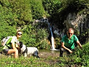 40 Libera da piante, ben visibile la bella cascatella di Carubbo